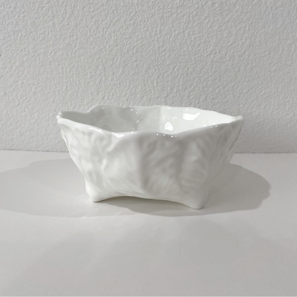 Wedgwood small multi purpose dish with leaf design - Picture 1 of 5